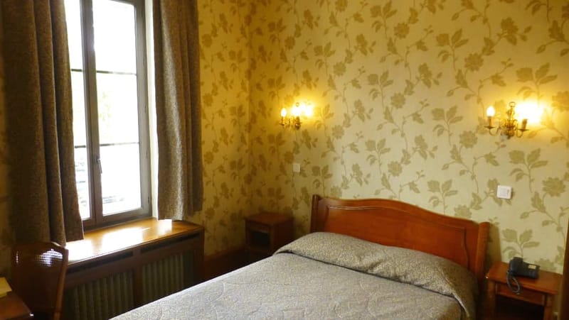 Ontwaken in een typisch Frans hotel(bed)