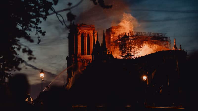 5 jaar geleden:Brand! La Cath&eacute;drale Notre-Dame de Paris